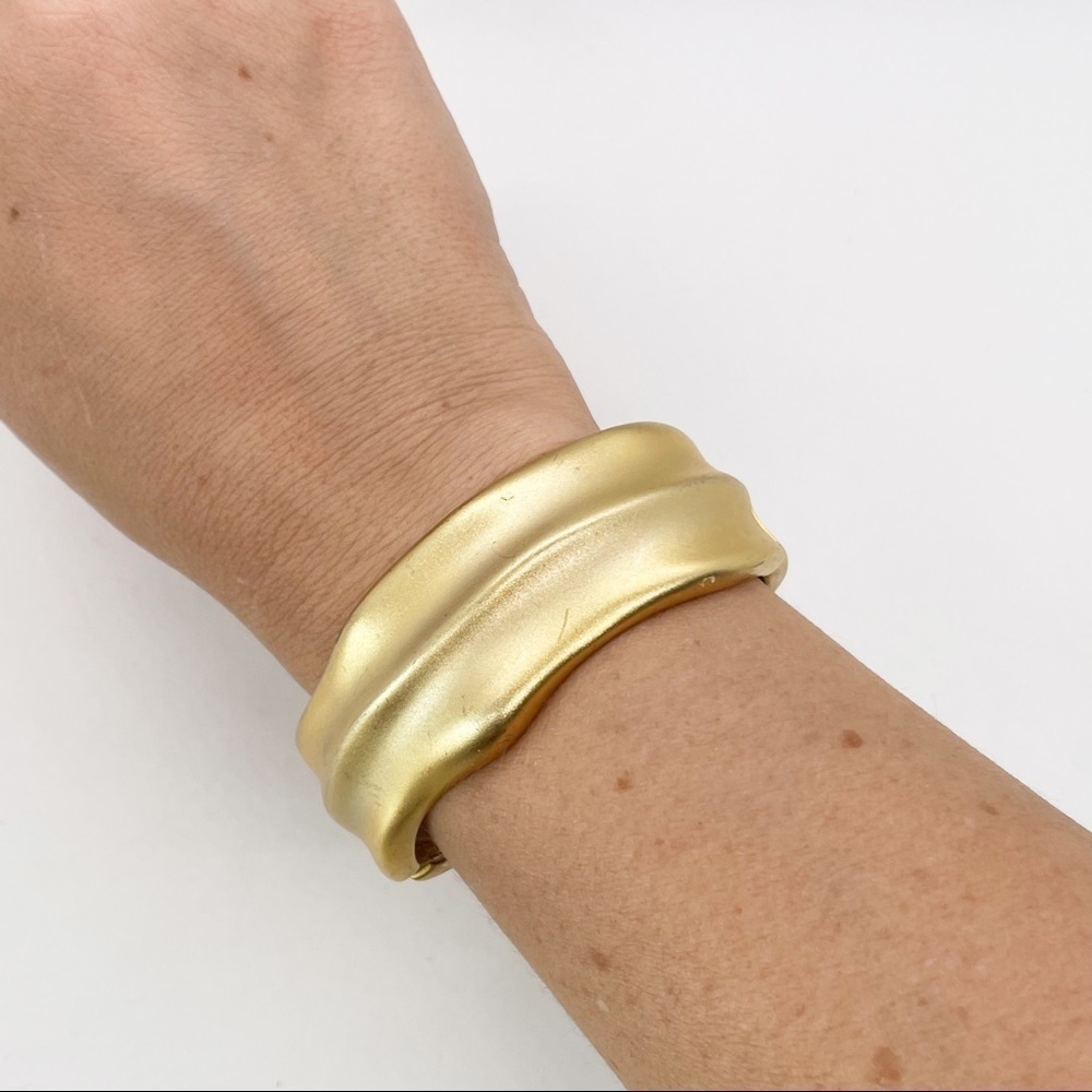 Brushed Matte Gold Tone Wavy Clamp Sculptural Hinged Bangle Cuff Bracelet